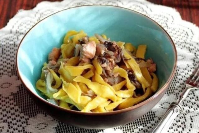 tagliatelle salmone e radicchio