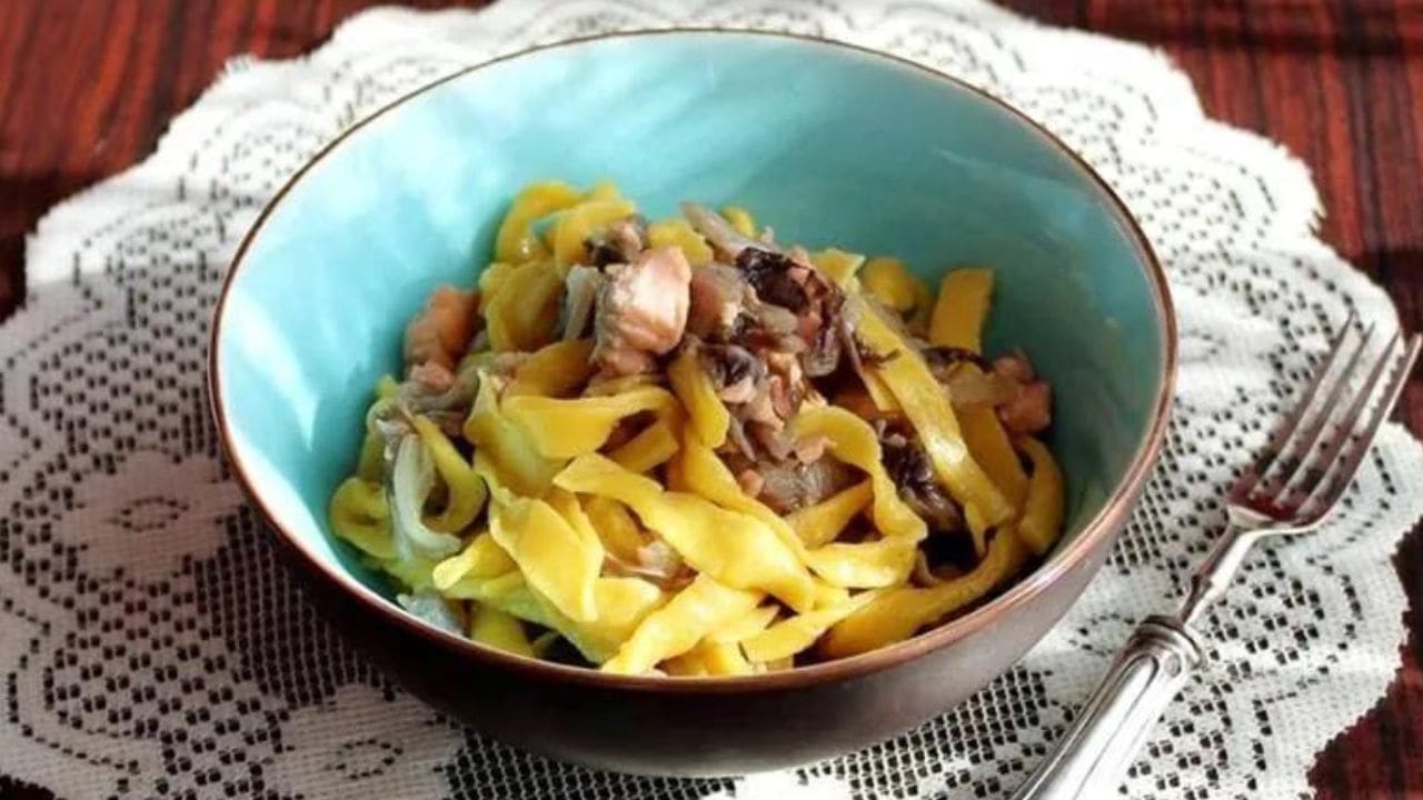 tagliatelle salmone e radicchio