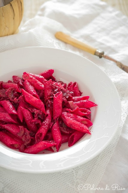 pasta con crema di barbabietola